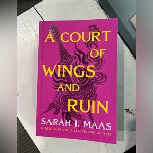 Sarah J. Maas - A Court of Wings and Ruin